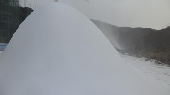 開滑雪場如何挑選造雪機