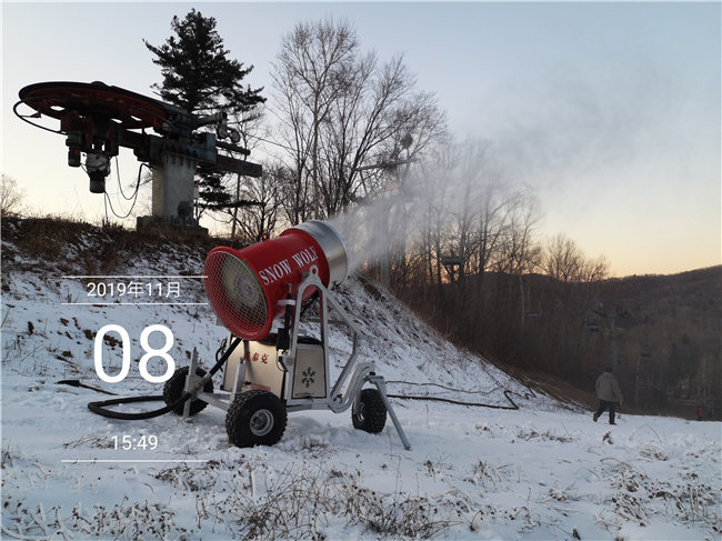 亞布力滑雪場(chǎng)造雪機(jī)