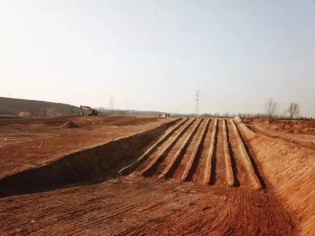 河北保定冉莊地道戰(zhàn)大型滑雪場(chǎng)建設(shè)施工現(xiàn)場(chǎng)